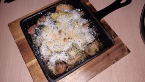 Garlic cheese mushrooms at Down the Hatch in Liverpool