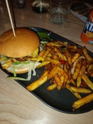 Vegan Royale with Cheese and salt and pepper chips #Veganuary at Down the Hatch in Liverpool