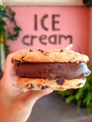 Sándwich de helado at Vegan Parad-ice in Cruz De Huanacaxtle