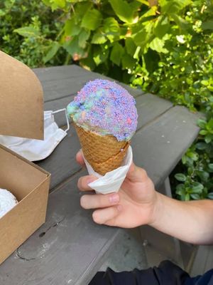 Ice cream at Doe Donuts in Portland