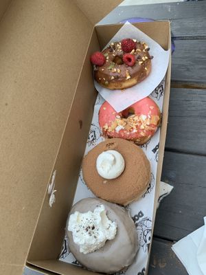 Half dozen 😋 at Doe Donuts in Portland