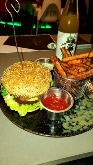 (Big) chilli burger menü at Attila Hildmann Organic Snackbar I in Berlin