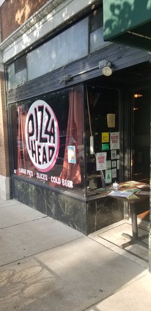 Front of the establishment at Pizza Head in St Louis