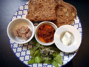 Nut bread with goat cheese, homemade tapenade and hummus at Imagine in Middelburg