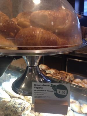 the vegan croissant at FCO - Chef Express - T1 in Fiumicino