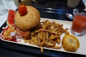 Burger at Laelo in Paris