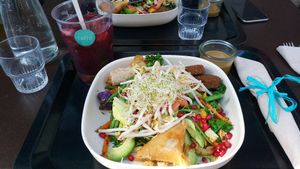 bo bun et jus frais at Laelo in Paris