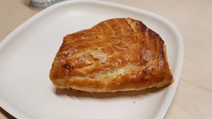 Chausson aux pommes at Laelo in Paris