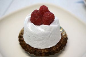 Cake with litchi at Laelo in Paris