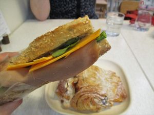 Sandwich jambon-fromage, pain au chocolat aux amandes at Laelo in Paris