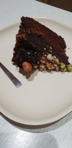 Chocolate pistachio cake at Laelo in Paris