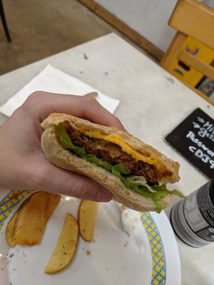 Vegan burger at La Raposa del Poble Sec in Barcelona