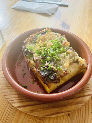 Polenta al horno con setas trufadas, alcachofas y queso  at La Raposa del Poble Sec in Barcelona