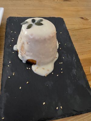 Flan de calabaza y romero con queso (vegano) fundido  at La Raposa del Poble Sec in Barcelona