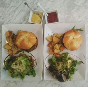 lentil burguers at La Raposa del Poble Sec in Barcelona