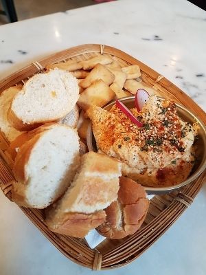 hummus at La Raposa del Poble Sec in Barcelona