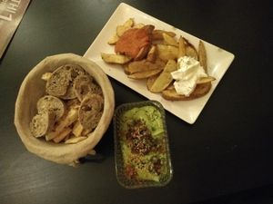 Bravaz y guacamole at La Raposa del Poble Sec in Barcelona