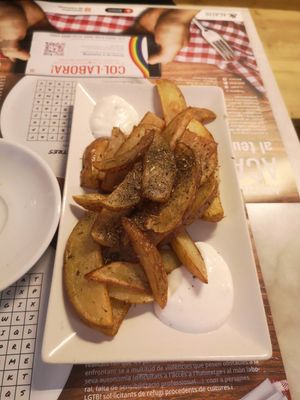 Patatas Ali oli at La Raposa del Poble Sec in Barcelona