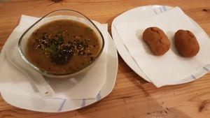 Potaje de lentejas y croquetas de olivada, cebolla caramelizada y pimentón. at La Raposa del Poble Sec in Barcelona