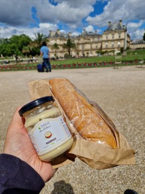 Brunch/snack in Luxembourg gardens at Mon Epicerie Paris in Paris