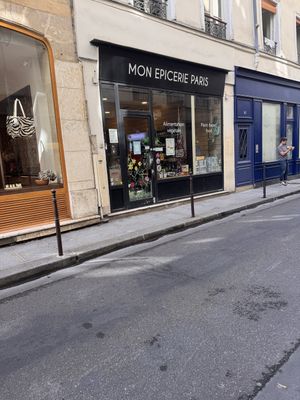 Draußen   at Mon Epicerie Paris in Paris