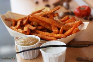 Süßkartoffel Pommes mit Dip at World Food Trip - Food Truck in Saarbrucken