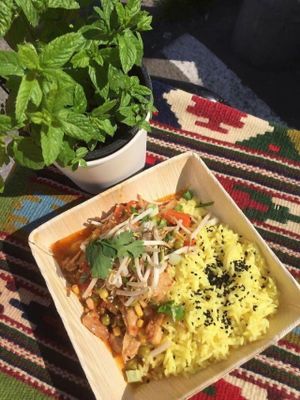 Chinesische Gemüsepfanne mit Sojageschnetzeltem und Reis at World Food Trip - Food Truck in Saarbrucken