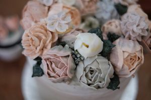 Buttercream flower cakes made of cacao butter and lots of love at Thyme and Caramel in Canggu