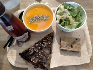 Soupe, tarte, salade et brookie 😍 at Le Triple V in Caen