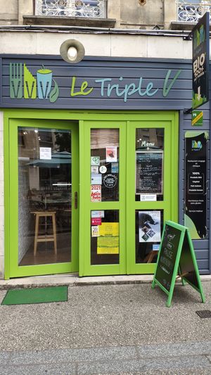 entrance at Le Triple V in Caen