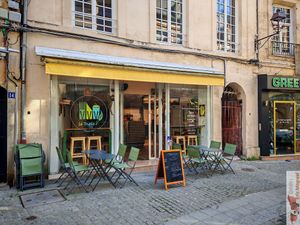 facade at Le Triple V in Caen