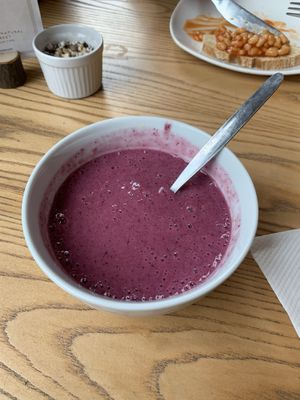 “Smoothie bowl" at LIV Organic & Natural Food Market in Liverpool