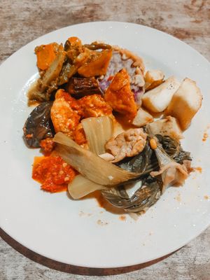 Vegan Buffet at 9 Angels Warung in Ubud