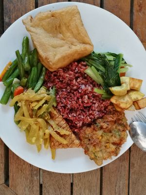 ~40k is the current price for a plate like this, aug2019 at 9 Angels Warung in Ubud