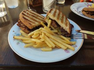 Burger at Petite Sophie in Mahon