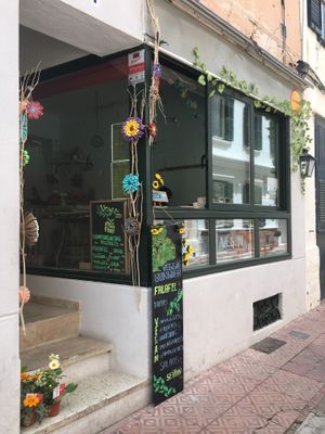 Por fuera at Petite Sophie in Mahon