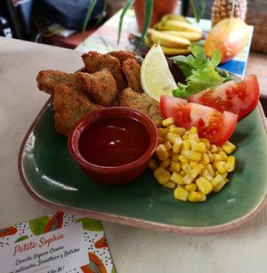 Me encantaron los nuggets de soja at Petite Sophie in Mahon