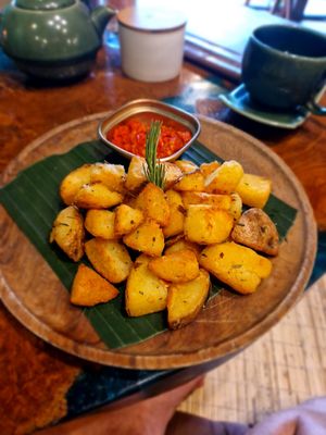 Rosmarin kartoffeln at Atman Nourish Kafe in Ubud