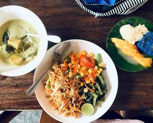 Dinner at Wonderland Healing Center Vegan Buffet in Koh Phangan