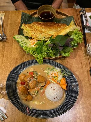 Nr. 20 und Nr. 24 with chicken  at Chay Long in Berlin