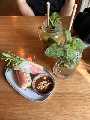 Summer rolls and drinks  at Chay Long in Berlin