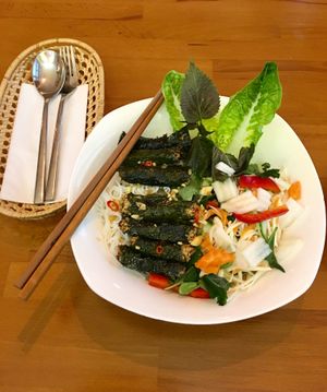Organic noudles with fresh salad and Seitan at Chay Long in Berlin
