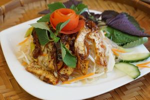 Glass noodle salad with organic tofu at Chay Long in Berlin