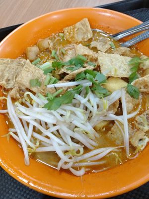 Mee Siam $3.50 at Tong Ren Tong Xin 同人同心素食 in East Singapore