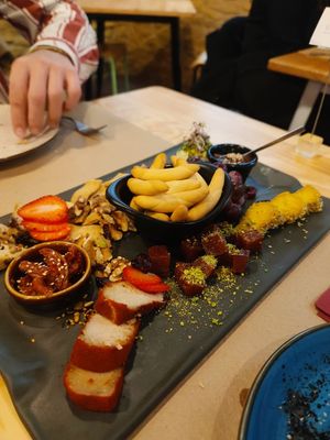 Tabla de quesos at Mapa Verde in San Sebastian