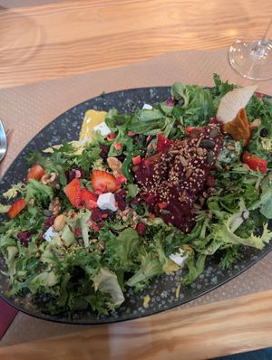 Tempeh salad at Mapa Verde in San Sebastian