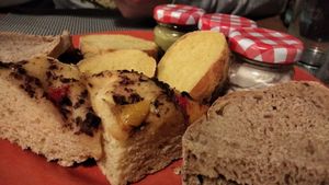 Bread basket at VgOloso in Venice