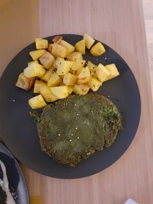 Cotoletta di piselli in crosta di te matcha e patate al forno at VgOloso in Venice