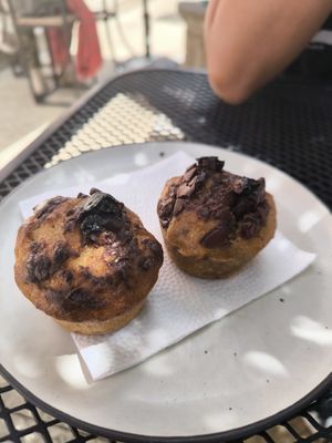 Banana and chocolate chip vegan muffins at Kukulpan in San Cristobal De Las Casas