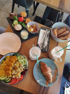 Breakfast + Bowl at Rosenberg in Potsdam